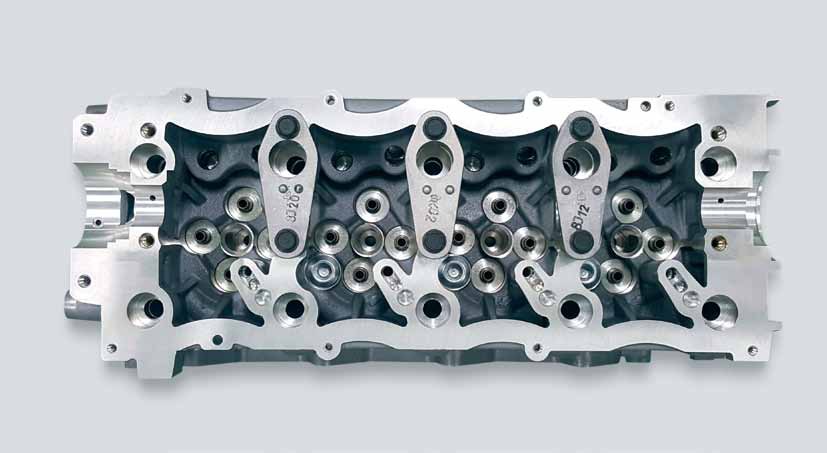 Aluminium-Zylinderkopf: Bohrungen und Unterseite: Bauteil- und Bearbeitungsansicht.