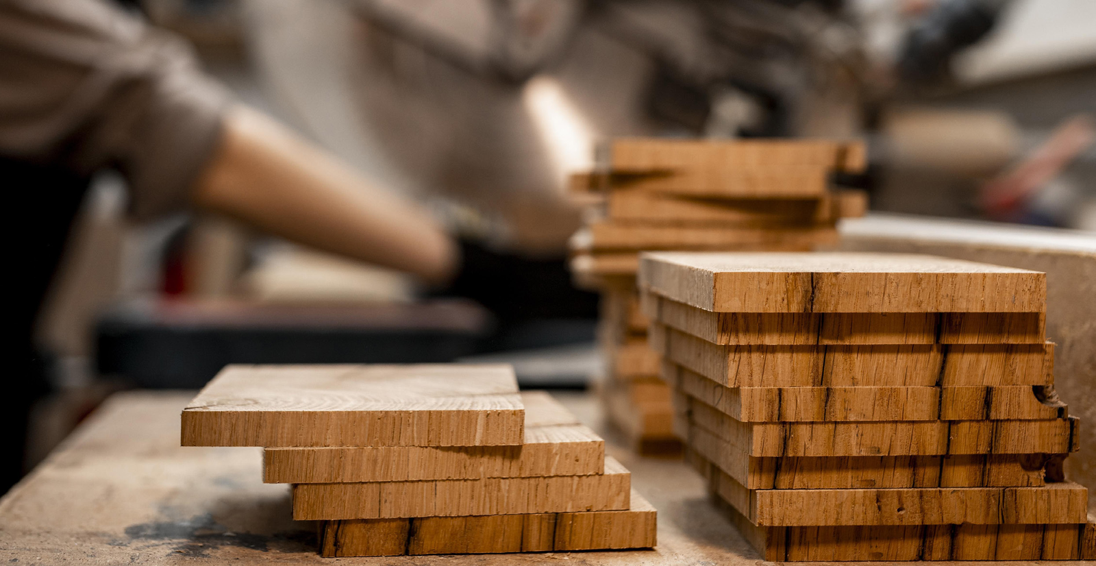 Spezialwerkzeuge für die Holzbearbeitung: Bauteil- und Bearbeitungsansicht.