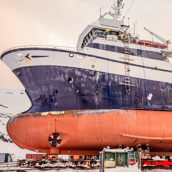 Spezialwerkzeuge für die Holzbearbeitung: Bauteil- und Bearbeitungsansicht.