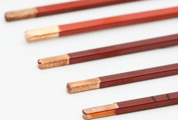 Hairpin-Kupferleiter mit abisolierten Enden als Anwendungsbeispiel.