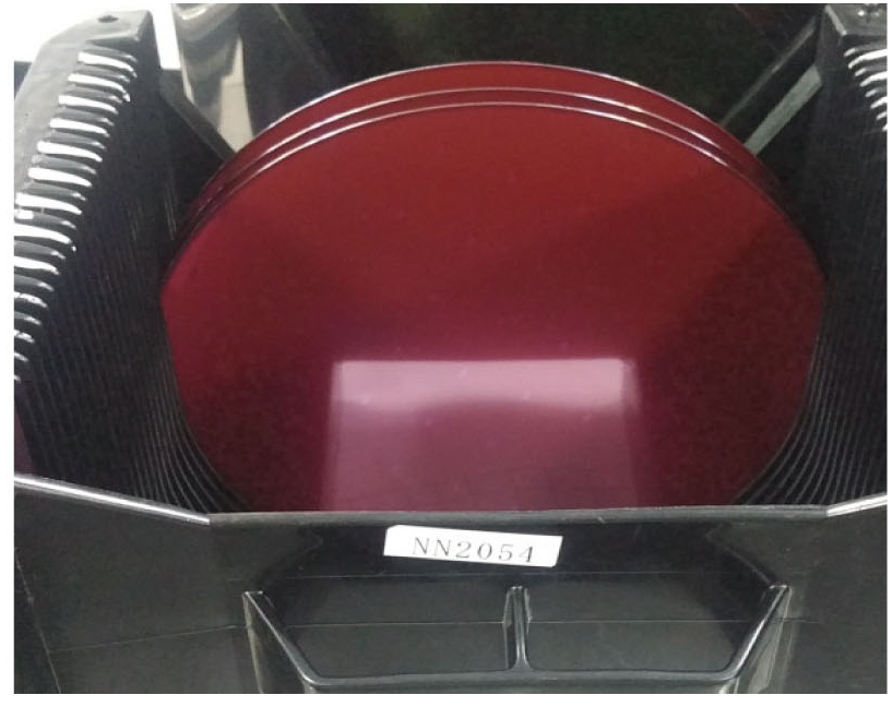 Silizium-Wafer, genannte Größen 8 und 12 Zoll.